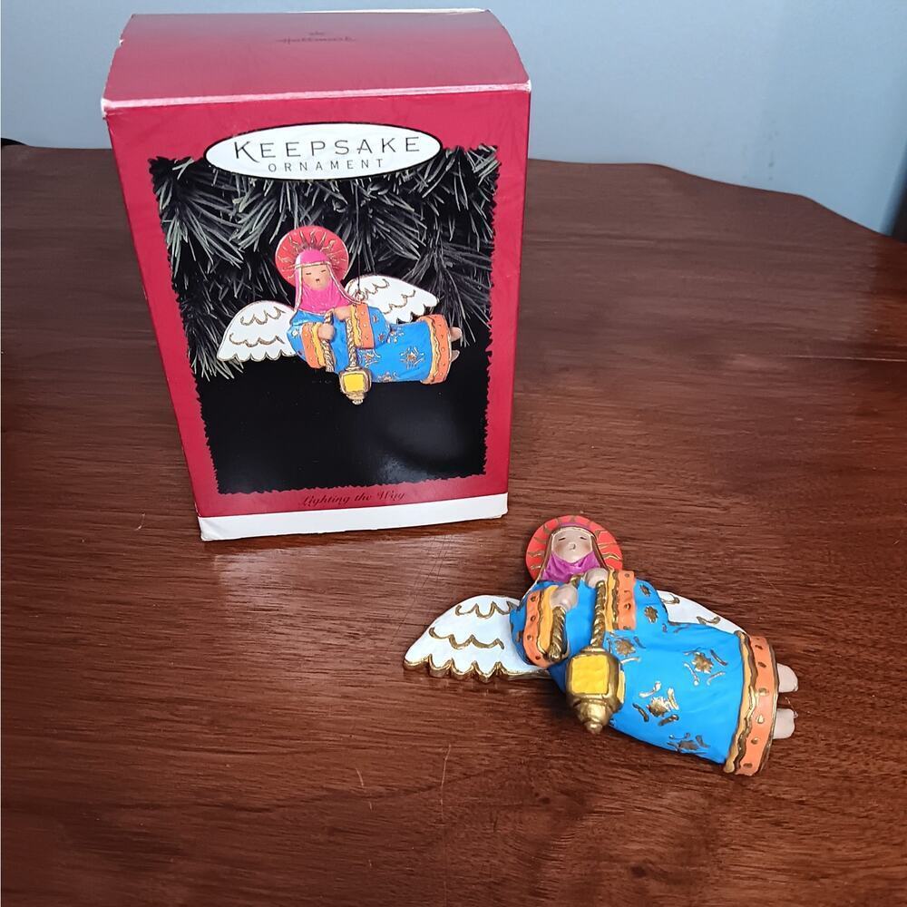 Hallmark Lighting Way Angel Ornament Dated 1996 EUC